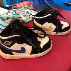 Toddler size 5 Nike shoes